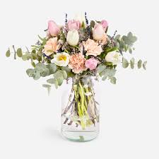 Cestino di fiori bianchi misti eleganti di stagione il cestino potrebbe subire alcune variazioni in quanto i fiori sono stagionali. Scopri La Nuova Collezione Di Tulipani Blog Di Fiori E Notizie Fresche