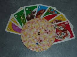 Diy Etwas Ganz Schnelles Fur Kleine Hande Meiner Kleinen Tochter Fallen Bei Kartenspielen Immer Die Ka Spielkartenhalter Kartenhalter Basteln Mit Senioren