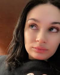 green eyes, half white dragon *loose con pics*