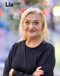 LIA Creative LIAisons offers a rare opportunity to be connected with and  mentored by the best minds of the creative industry. Not many people can  say they've met with the CEO and