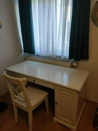 Schau dir die vorschaubilder an, lies dir die produktbeschreibungen durch und verschaffe dir einen überblick über das. Schreibtisch Weiss Ikea Liatorp Mit Stuhl Weiss In Munchen Au Haidhausen Ebay Kleinanzeigen