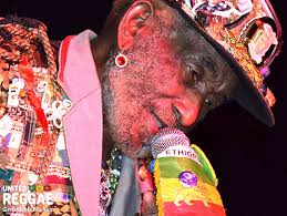 1 day ago · lee « scratch » perry est mort, dimanche 29 août, à 85 ans, a annoncé le premier ministre de jamaïque, andrew holness. Lee Perry In Ireland United Reggae