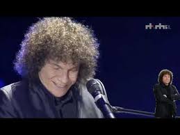 Peché margherita é un sogno, perché margherita é il sale, perché margherita é il vento, e non sa che puó far male. Riccardo Cocciante Margherita Live
