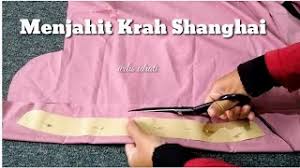 Kreasi pola setengah tegak atau setengah rebah dapat diaplikasikan ke berbagai model busana baik blus, tunik, gamis, cardigan, ataupun yang lainnya. Cara Menjahit Krah Shanghai By Wilis Idrati