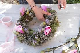 Mit dem türkranz zum selber machen für ostern aus unserem heutigen video heißt ihr den. Diy Turkranz Mit Magnolienbluten Schritt Fur Schritt Anleitung