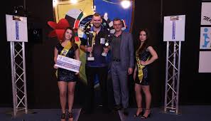 Der niederländer martin kleermaker ist noch nicht lange im geschäft. Martijn Kleermaker Wint Intratuin West Fries Open Nederlandse Darts Bond