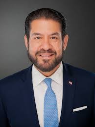 Simon Nichols's Instagram, Twitter & Facebook