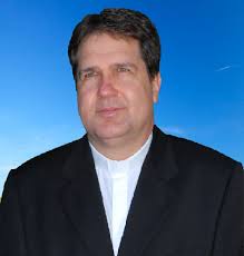 La comunidad de los Padres Rogacionistas del Corazón de Jesús está muy  contenta con la importante noticia que recibieron hoy. El Papa Francisco  nombro al Padre Ángelo Ademir Mezzari (Sacerdote rogacionista) Obispo