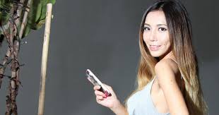 Leng yein a famous malaysian dj chose mvp for revision des and revision rhino! Leng Yein S Samsung Galaxy S4 Women Entertainment News Asiaone