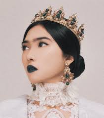 Lagu tersebut dipersembahkan titiek puspa. Isyana Sarasvati Spotify