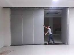 Desain pintu geser ini cocok untuk menyekat antar ruangan namun masih memberi privasi terhadap ruangan yang lain. Partisi Geser Hotel Penyekat Ruangan Partisi Gerak Youtube