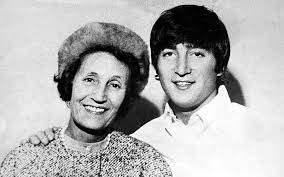 La trágica muerte de la madre de John Lennon John y su madre Julia fueron  abandonados por el padre Freddie Lennon, por ello Julia sufrió de una  estabilidad emocional que devino en