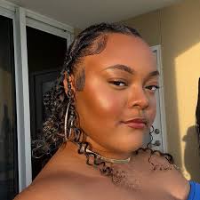 Good evening, I am looking for a makeup artist who does makeup as early as  5AM