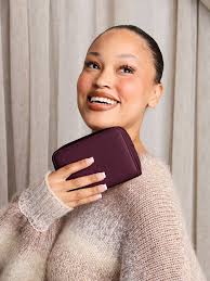 Wholesale WL2539 Evie Small Bi-Fold Snap Wallet for your store