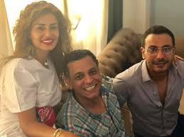 أثارت الفنانة منة فضالي القلق بعد كتابتها تدوينة على حسابها الشخصي بفيسبوك، طلبت به المساعدة من جمهورها واصدقاءها من شخص مجهول حاول اقتحام منزلها والتعدي عليها. ØµÙˆØ± Ù…Ù†Ø© ÙØ¶Ø§Ù„ÙŠ ØªØ³ØªØ£Ù†Ù Ù‚ÙŠØ¯ Ø¹Ø§Ø¦Ù„ÙŠ Ù…Ø¹ Ù…Ø­Ù…Ø¯ Ù†Ø¬Ø§ØªÙŠ ÙÙ† ÙˆØ«Ù‚Ø§ÙØ© Ø§Ù„ÙˆØ·Ù†