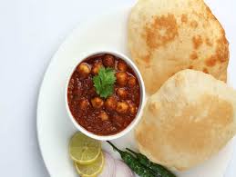 Chole bhature would come in a large portion of delicious chole and 3 bhaturas which were more than enough to keep me full. I Had Chole Bhature As My Breakfast For 5 Days And Here S What Happened The Times Of India