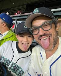 Eric Rosario (@sidehill_lie) • Instagram photos and videos