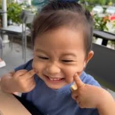 Hỏi đáp bác sĩ: nước tiểu trẻ sơ sinh màu vàng có mùi khai có nguy •