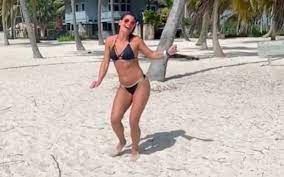 Soha nem fogom elfelejteni azt a pillanatot, amikor 8 évesen anyuék elárulták, hogy kistesóm lesz. Hoppa Egykori Valovilag Sztarral Jar Der Heni Sarmos Ferfi Fotok