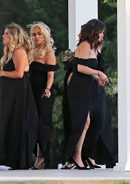 Before watching 'selena the series,' catch up with selena's husband chris. Selena Gomez Attends Cousin Rsquo S Wedding In Texas People Com