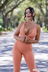 Kiki Klout - Free nude pics, galleries & more at Babepedia