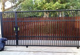 Berikut ini adalah beberapa inspirasi kusen pintu minimalis unik dan modern yang dipercaya bisa membuat tampilan rumah anda semakin cantik Model Pintu Pagar Besi Kayu Minimalis Spesialis Pagar Besi Klasik Minimalis Farhan Steel