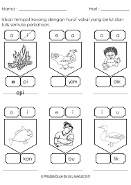 Latihan untuk umur 5 tahun. Latihan Menulis Huruf Vokal Dan Menulis Perkataan Konstruk 1a Preschool Writing Kindergarten Reading Worksheets Alphabet Worksheets Preschool