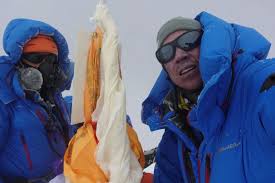 Climber Summits Everest Without Supplemental Oxygen