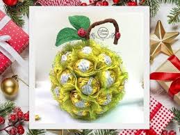 какой подарок можно сделать своими руками на новый год Diy Yabloko Iz Konfet Svoimi Rukami Ideya Podarka Na Novyj God Chto Sdelat Iz Konfet I Shara Youtube V 2020 G Podarki Shokoladnyj Buket Yabloki