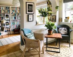 Trata de no abarrotar la casa. Esta Casa Con Una Decoracion Interior Dedicada A La Literatura Y Al Arte Es Una Joya
