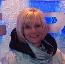 What are some great places to stay in southwestern Ontario for a family  vacation with 12-15 people, with beach activities, golf, and shopping,  within a 5-hour drive?