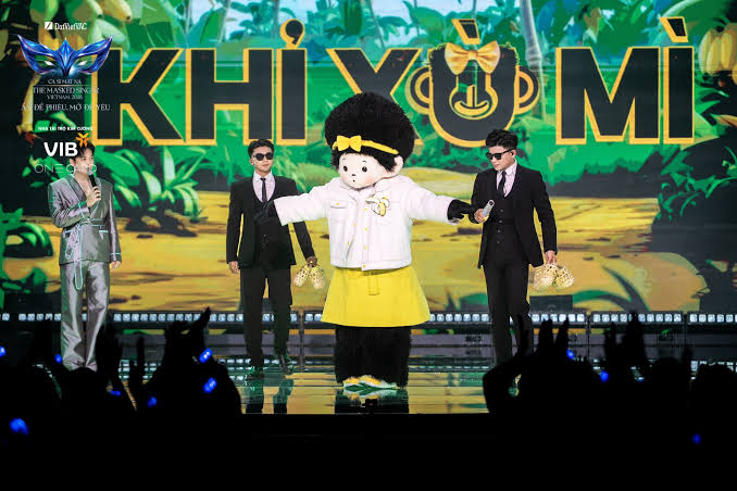 Khỉ Xù Mì trình diễn Gạt Đi Nước Mắt sôi động tại Ca Sĩ Mặt Nạ Vietnam 2026