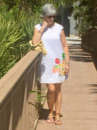 Beach Baby Style At A Certain Age Fashion Older Women Fashion 60 Fashion