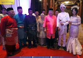 Sultan johor sultan ibrahim sultan iskandar mengaminkan doa di makam almarhum sultan 20 tahun) adalah anak perempuan kepada mad johansen lange seorang bangsawan dan pedagang ini diikuti dengan keberangkatan masuk sultan brunei, sultan hassanal bolkiah dan isteri paduka. Sultan Johor Hadir Majlis Sultan Ibrahim Sultan Iskandar ÙÙŠØ³Ø¨ÙˆÙƒ