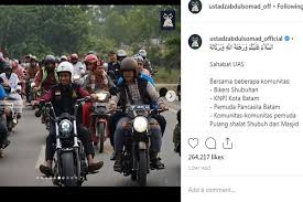Ustaz abdul somad naik moge setelah salat subuh di masjid agung batam. Intip Harley Davidson Ustaz Abdul Somad