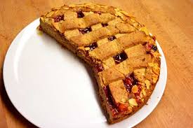 Butter oder margarine, ei, zucker, haselnüsse, mehl, backpulver und gewürze mit dem handrührgerät verkneten. Linzer Torte Kochschlager