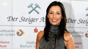 Anschließend bewarb sie sich als praktikantin bei radio lippe. Pinar Atalay Eltern Alter Vermogen