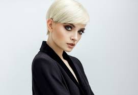 Carey mulligan, est toute mimi avec sa coupe garçonne · la femme fatale, charlize. Cheveux Courts 10 Stars Qui Nous Inspirent Magazine Avantages
