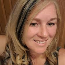 Best way to feed 8 newborn piglets with milk replacer?