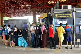 The bukit kayu hitam customs, immigration and quarantine checkpoint lies about 800m south of the actual border. Malaysia Thailand Bakal Buka Sempadan 24 Jam Sehari Beritabenar