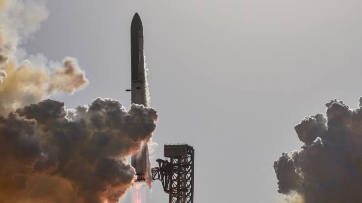 SpaceX makes a splash and China scores a memory win - Nikkei Asia