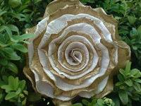 Herta und heinz borowsky aus samswegen sind seit 60 jahren verheiratet. Krepprose Zweif Gold Creme Floristenkrepp Ca 11 Cm Rosenzauber Aus Krepp