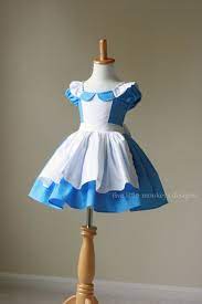 Ese personaje feliz y risueño que se rodeo de personajes únicos. Alice In Wonderland Dress Alice Dress Alice In Wonderland Etsy Vestidos De Nenas Vestidos Para Ninas Disfraces De Princesas