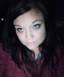 Daisy Ross's Instagram, Twitter & Facebook