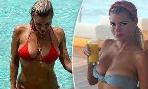 Sophie Monk denies longstanding rumours she had a boob job | Daily Mail  Online
