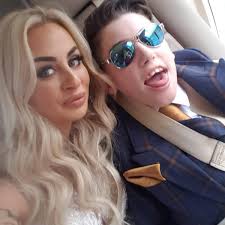 Music fan Leo gets his own private gig at home