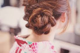 浴衣のヘアアレンジロング編アップがいいのアクセサリーの使い方