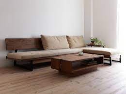 Sofás existem há séculos, mesmo que, hoje em dia, seja fácil encontrar uma ampla variedade de modelos e não apenas os robustos, com base de madeira. Sofas De Madeira Inspiradores 40 Fotos Perfeitas Salas De Estar De Madeira Sofa De Madeira Sofas Modernos