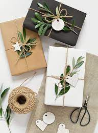 Creative Holiday Gift Wrap Loving These Simple And Elegant Easy Diy Gift Wrap Ideas Pretty Gift Wrapping Ideas Creative Holiday Gifts Creative Gift Wrapping