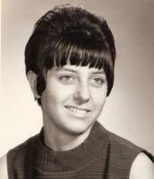 Kelly Halcomb's Instagram, Twitter & Facebook